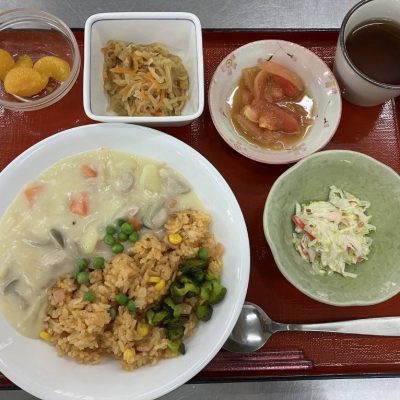 クリームシチューとケチャップライス