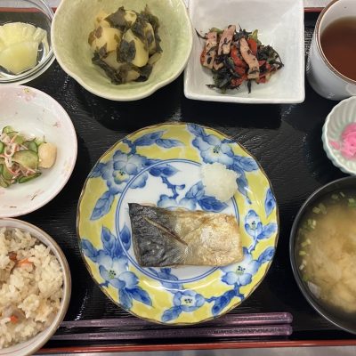 鯖の塩焼き、炊き込みご飯など