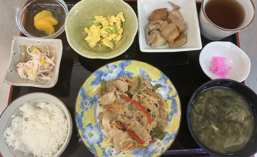 チャプチェ、枝豆の炒り卵、大根サラダ、厚揚げと蓮根の煮物