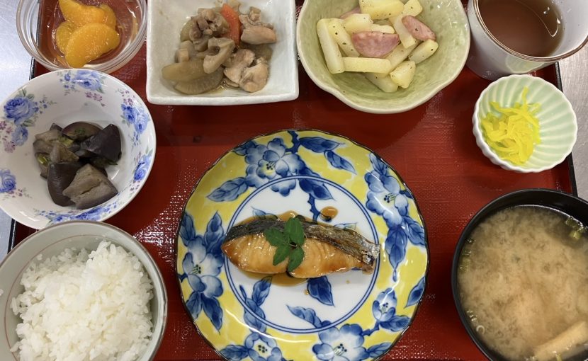鰆の照り焼き、 ジャーマンポテト、ナスの南蛮漬け、根菜の甘辛煮