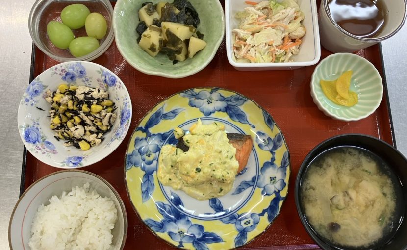 鮭のムニエルのタルタルソースがけ