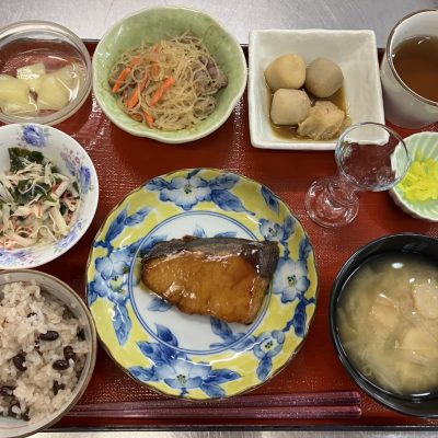 赤飯と鰤の照り焼き