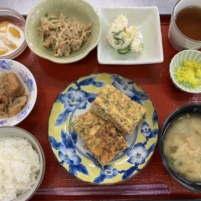 松風焼き、ポテトサラダ、しらたきとごぼう天の煮物、切り干しとツナの炒め物
