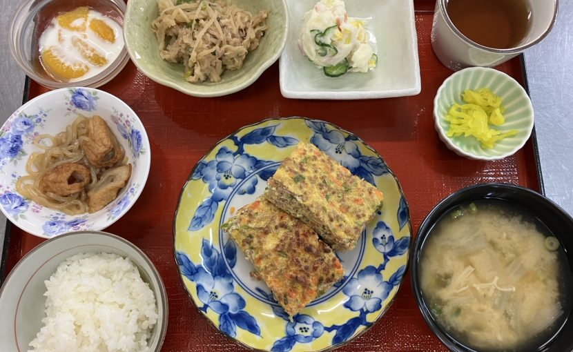 松風焼き、ポテトサラダ、しらたきとごぼう天の煮物、切り干しとツナの炒め物